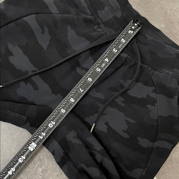Lululemon Scuba High-Rise Jogger *Fleece size 2 - Picture 4 of 7